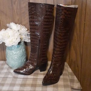 Lightly worn (once or twice)